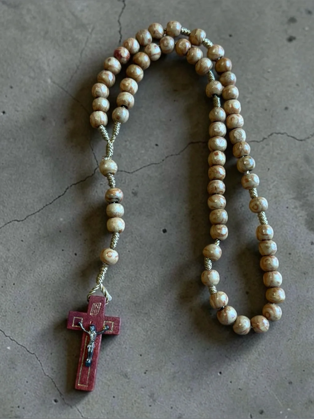 🫶🏻 Wooden Bead Rosary Necklace in Brown